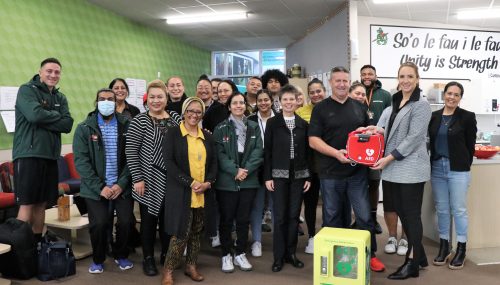 Defibrillator donated to Rosebank School